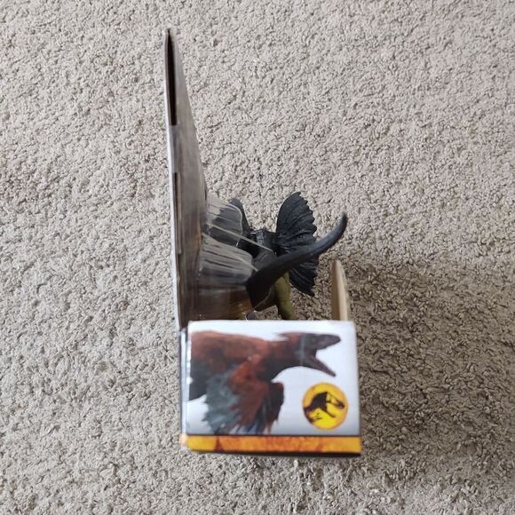 Jurassic World Dominion Claire and Dilophosaurus Dinosaur Figure Pack BRAND NEW - Picture 2 of 3